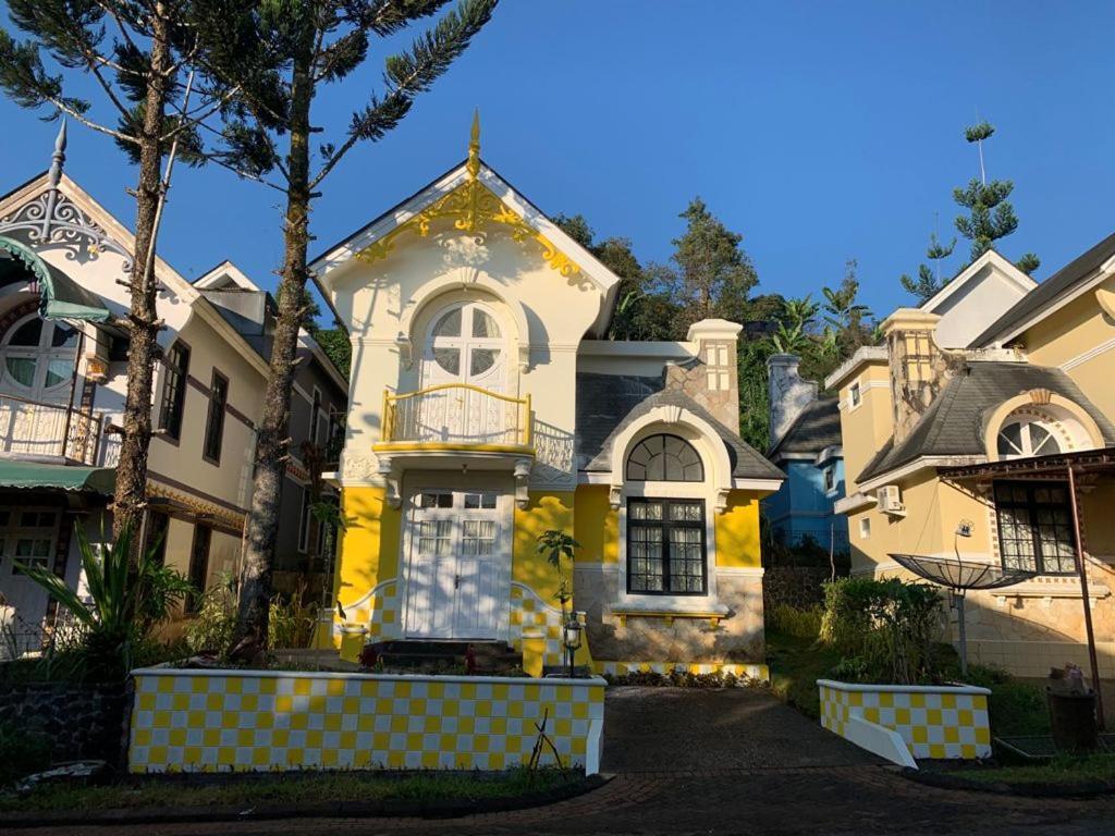 Villa Wubao Kota Bunga 3 Kamar Harga Budget Cinengangirang Exterior photo