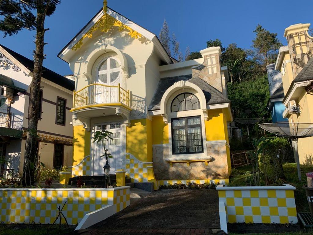 Villa Wubao Kota Bunga 3 Kamar Harga Budget Cinengangirang Exterior photo