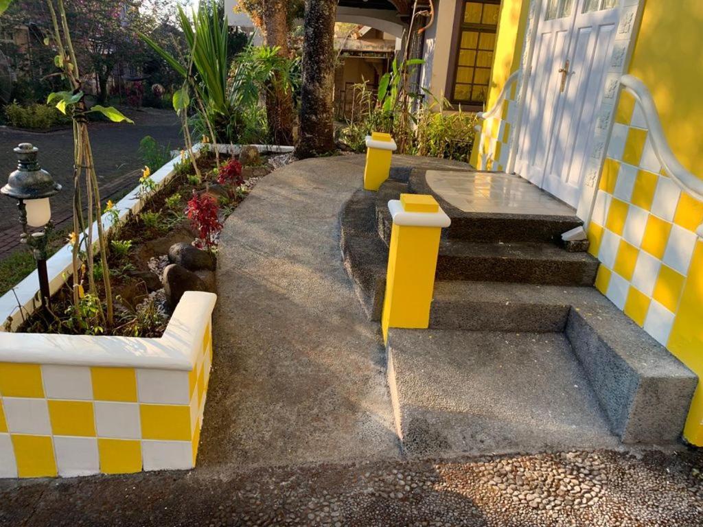 Villa Wubao Kota Bunga 3 Kamar Harga Budget Cinengangirang Exterior photo